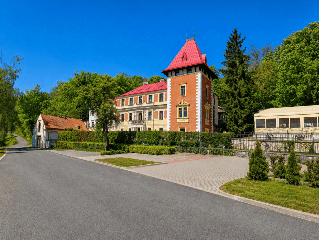 Komerční nemovitosti v Praze - HLubočepský zámeček